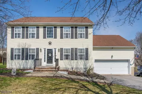 7 Stratford Ln, Newton, NJ 07860