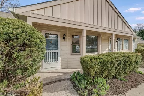 79 Carriage Ln, Sparta, NJ 07871