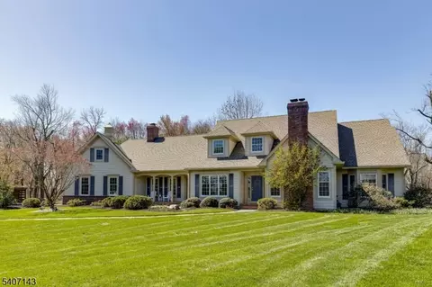 971 Nepawin Ln, Scotch Plains, NJ 07076