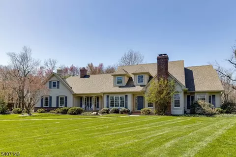 971 Nepawin Ln, Scotch Plains, NJ 07076