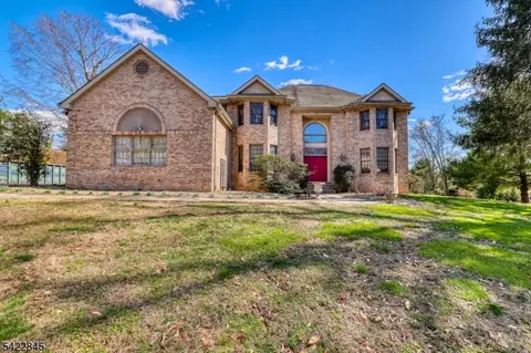 15 Scenic Dr, Ewing Twp, NJ 08628