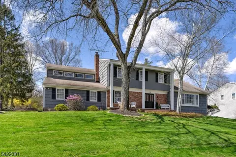 15 Rockledge Ter, Pompton Plains, NJ 07444