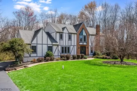 5 Darnay Rd, Morristown, NJ 07960