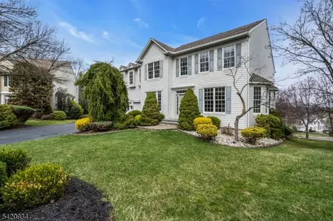 17 Bedford Dr, Basking Ridge, NJ 07920