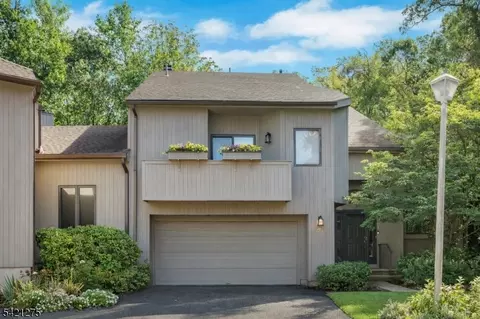 15 Robinhood Dr, Mountain Lakes, NJ 07046