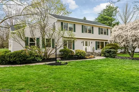 10 Hoagland Dr, Belle Mead, NJ 08502