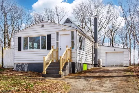 19 Homestead Rd, Lake Hopatcong, NJ 07849