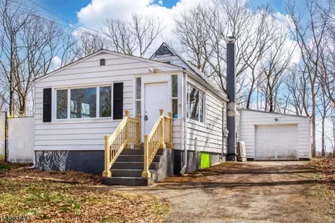 19 Homestead Rd, Lake Hopatcong, NJ 07849