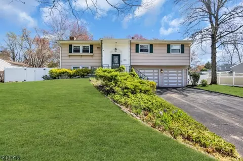 33 Mary Ellen Dr, Edison, NJ 08820