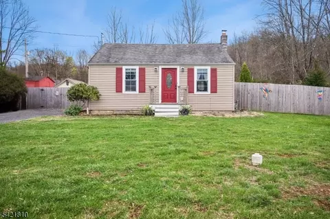 25 Railroad Ave, Califon, NJ 07830