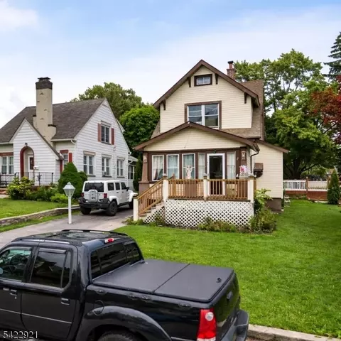 11 Christopher St, Dover, NJ 07801