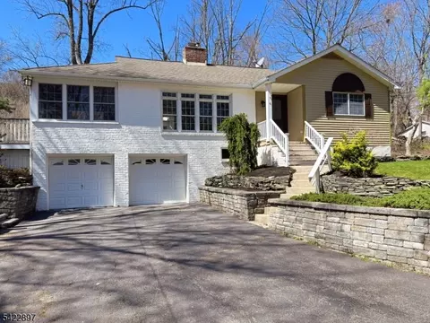 4 Baker Rd, Sussex, NJ 07461