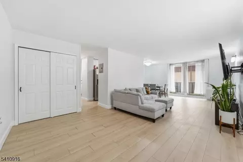 712 N Broad St #3C, Elizabeth, NJ 07208