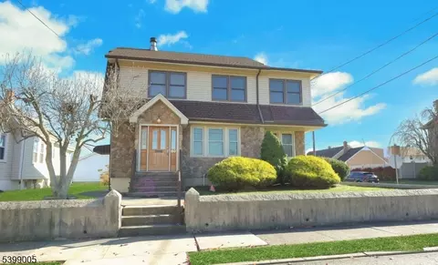 80 Garfield Pl, Totowa, NJ 07512