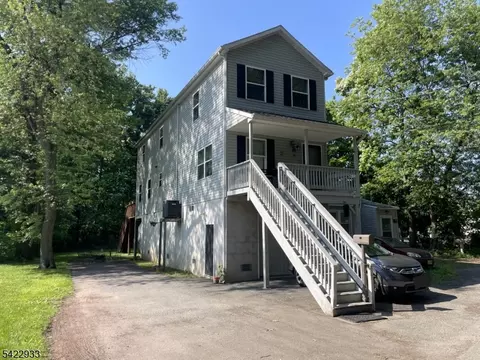 42 Riverlawn Dr, Wayne, NJ 07470