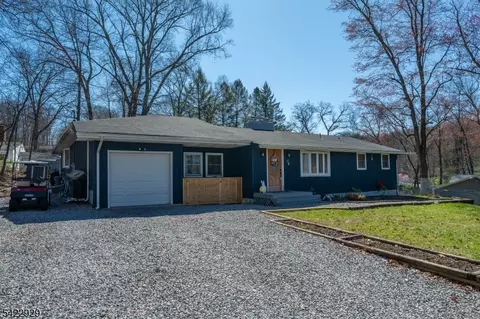 74 Scenic Dr, Hamburg, NJ 07419