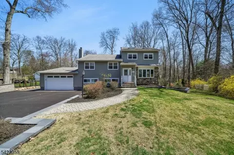47 Crossbrook Rd, Livingston, NJ 07039