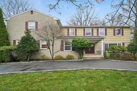 82 Brookside Ter, Caldwell, NJ 07006