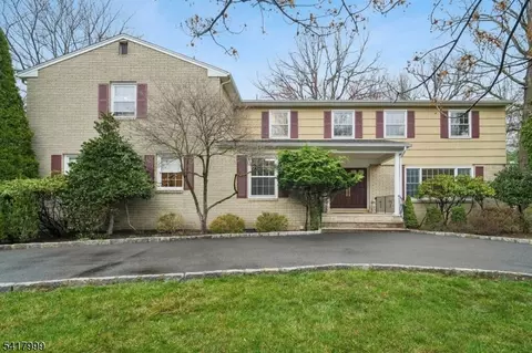 82 Brookside Ter, Caldwell, NJ 07006