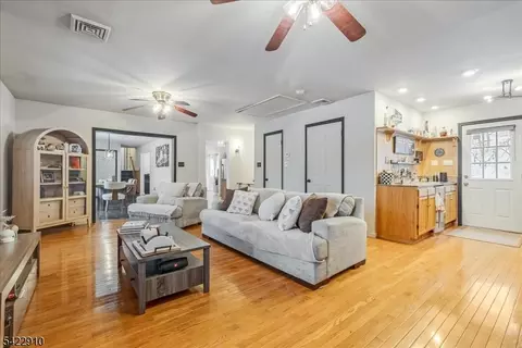 9 River View Dr, Hardwick Twp, NJ 07825 photo 2