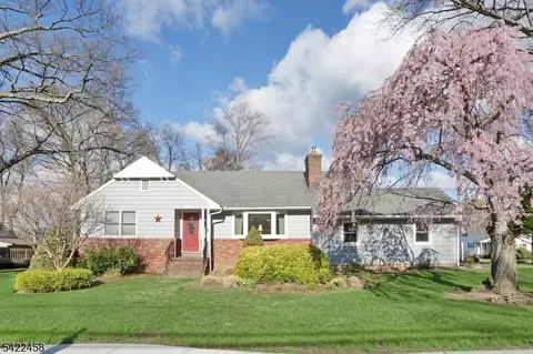 223 Linda Vista Ave, North Haledon, NJ 07508