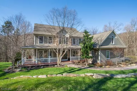 36 Roaring Brook Way, West Milford, NJ 07480