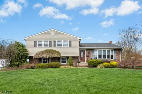 46 Surrey Rd, Clark, NJ 07066