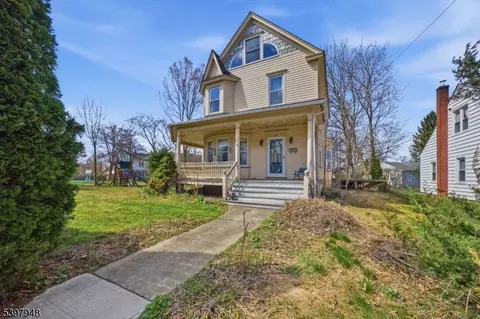 23 Parker St, Belvidere, NJ 07823