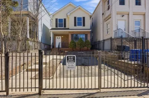 424 S 15th St, Newark, NJ 07103
