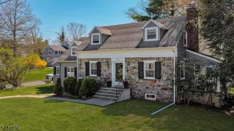 22 Helen St, Fanwood, NJ 07023