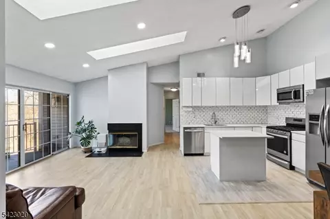 25 Chelsea Ct #25, Franklin Park, NJ 08823