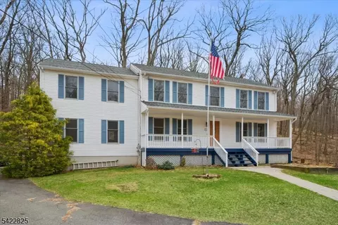 315 Hudson Ave, Hopatcong, NJ 07843