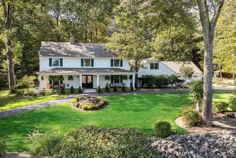 220 Ottowa Ln, Franklin Lakes, NJ 07417
