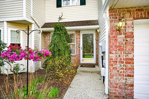 19 Cooper Ln, Millington, NJ 07946