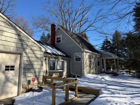 124 Gates Ave, Long Hill Twp, NJ 07933