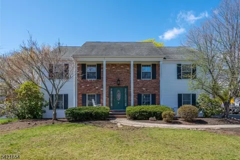 5 Abbey Ln, Pompton Plains, NJ 07444