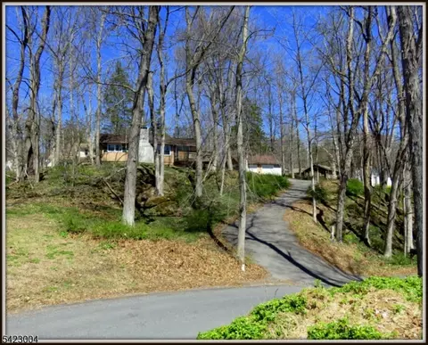 913 Kill Dr, Newton, NJ 07860