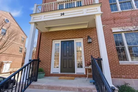 14 Gable Walk, Livingston, NJ 07039