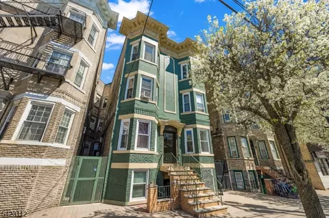326 60th St #4, West New York, NJ 07093