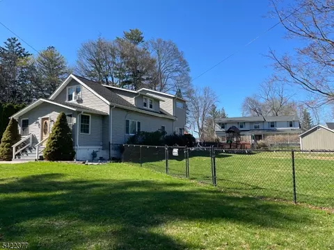 2 Pine St, Budd Lake, NJ 07828