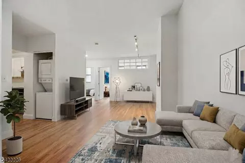 111 Mulberry St #2C, Newark, NJ 07102