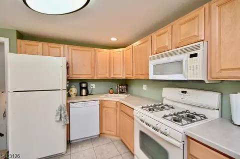 43 Newton Rd, Wayne, NJ 07470 photo 10