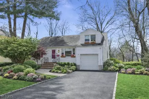 25 Hillside Ter, Livingston, NJ 07039
