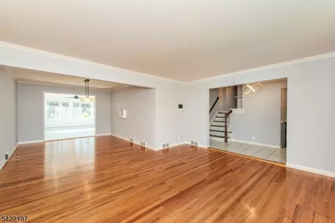 27 Viewpoint Rd, Wayne, NJ 07470 photo 4