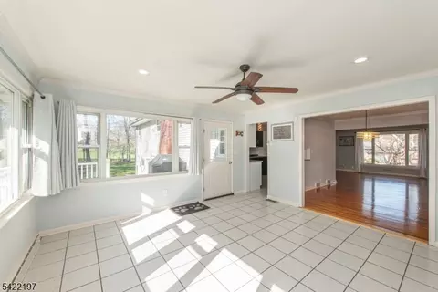 27 Viewpoint Rd, Wayne, NJ 07470 photo 9