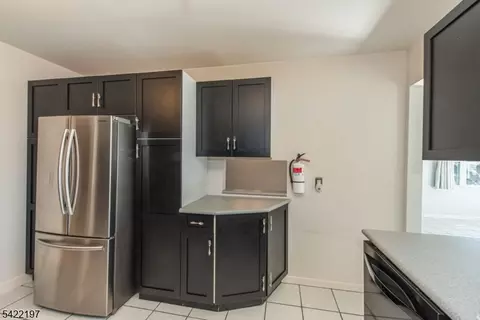 27 Viewpoint Rd, Wayne, NJ 07470 photo 12