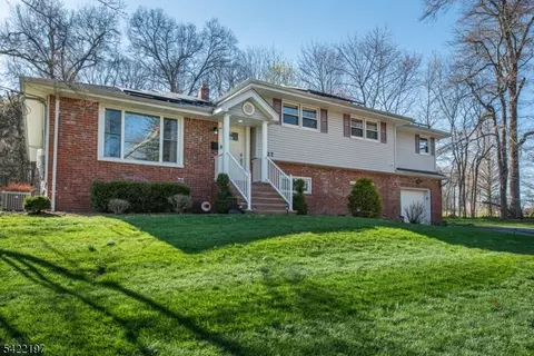 27 Viewpoint Rd, Wayne, NJ 07470 photo 2