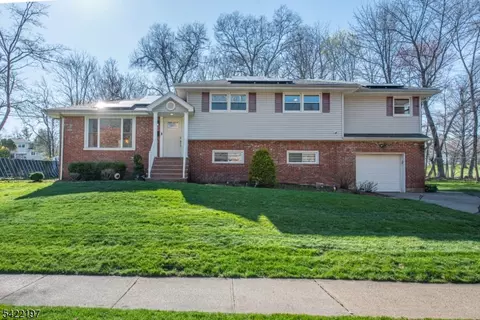 27 Viewpoint Rd, Wayne, NJ 07470