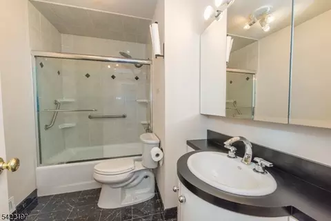 27 Viewpoint Rd, Wayne, NJ 07470 photo 15