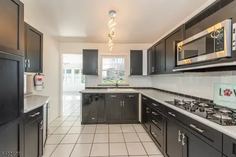 27 Viewpoint Rd, Wayne, NJ 07470 photo 11